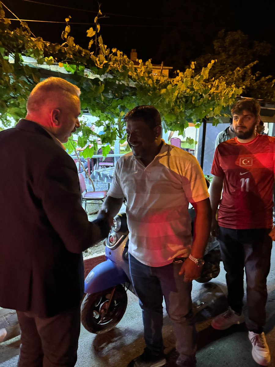mhparnavutkoy's tweet photo. 📍 Boyalık Mahallesi 
İlçe Başkanımız Sn. Cihan Barut @CihanBARUTCCC ,Bölge Başkanımız Aydın Çifçi @aydin3439  ,yönetim kurulu üyelerimiz ve Boyalık Mahalle Başkanımız Haktan Tınaz ile birlikte 
Arnavutköy/Boyalık Mahallemizdeki mahalle sakinlerimizin hoşsohbetlerine ortaklık ederek istişarelerde bulunduk.

Bizleri yalnız bırakmayan Boyalık Mahalle Muhtarımız  Tahsin Özdil’e teşekkür ederiz.

🇹🇷🇹🇷🇹🇷

⏳Arnavutköyle, Arnavutköylülerle kucaklaşıyoruz 

@_MHPistanbul_ @rahmancanmhp @CamurMehmet123 
#çilingir