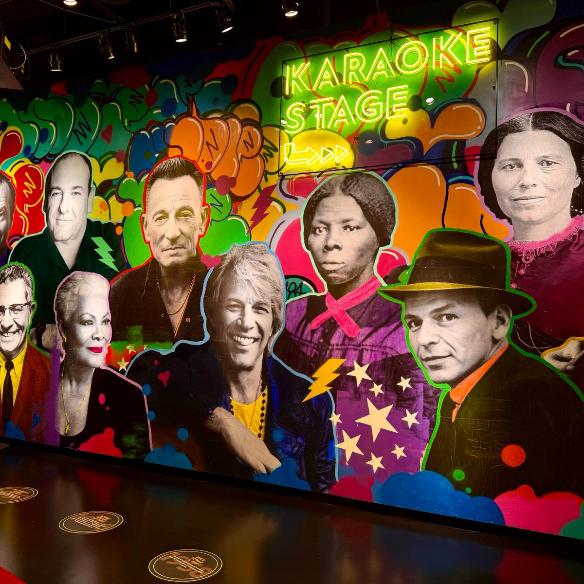 NJHallofFame's tweet photo. Summer break = Jersey greatness at #NJHOF @americandream! ๐ Discover iconic memorabilia, including @jonbonjoviโs jacket, and interactive exhibits like the Wall of Fame, Jersey Proud Theater, and holographic Karaoke Stage. ๐๐ธ Plan: https://t.co/SoP9pnPkOO
#njevents #nj #njmom https://t.co/vWGVgVsPtb