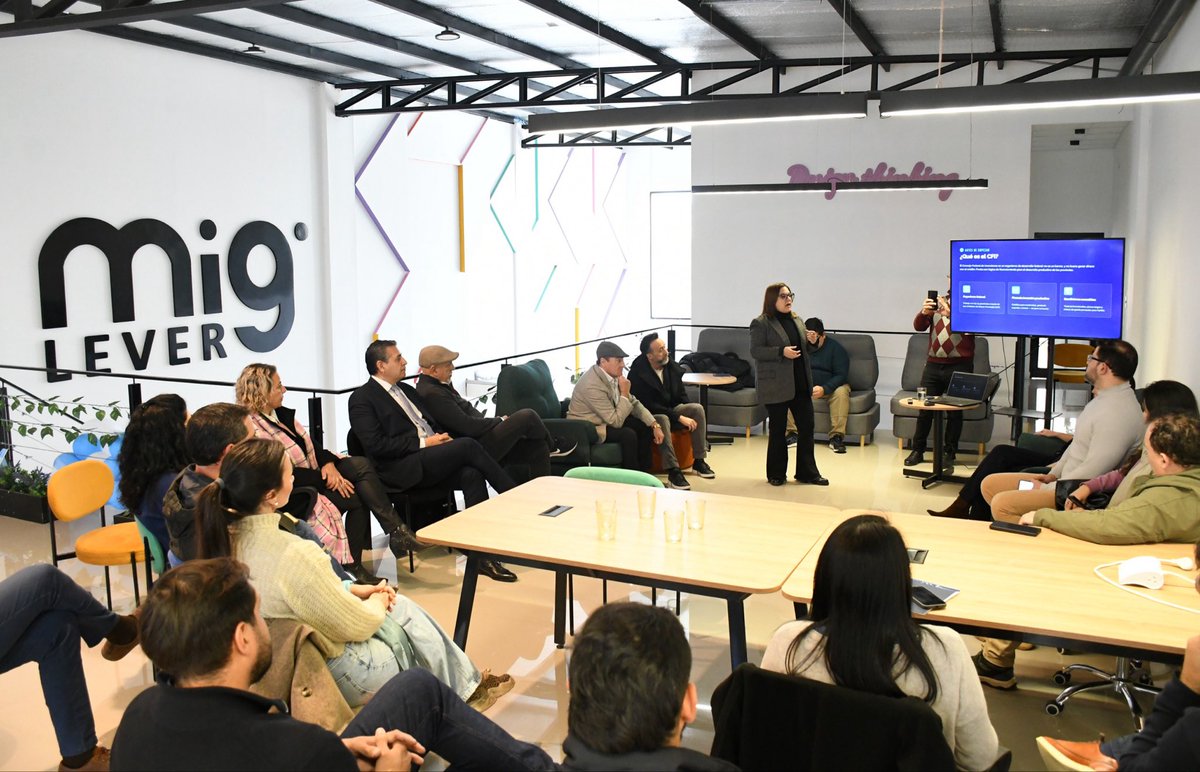 GobiernoSDE's tweet photo. Cámaras e instituciones de Santiago del Estero, con el objetivo de presentar la oferta de créditos destinadas a los sectores productivos, empresariales, comerciales y profesionales de Santiago del Estero, que fuera oportunamente gestionada por el Gobernador, @EliasSuarezSDE https://t.co/xE6CmD6G8G