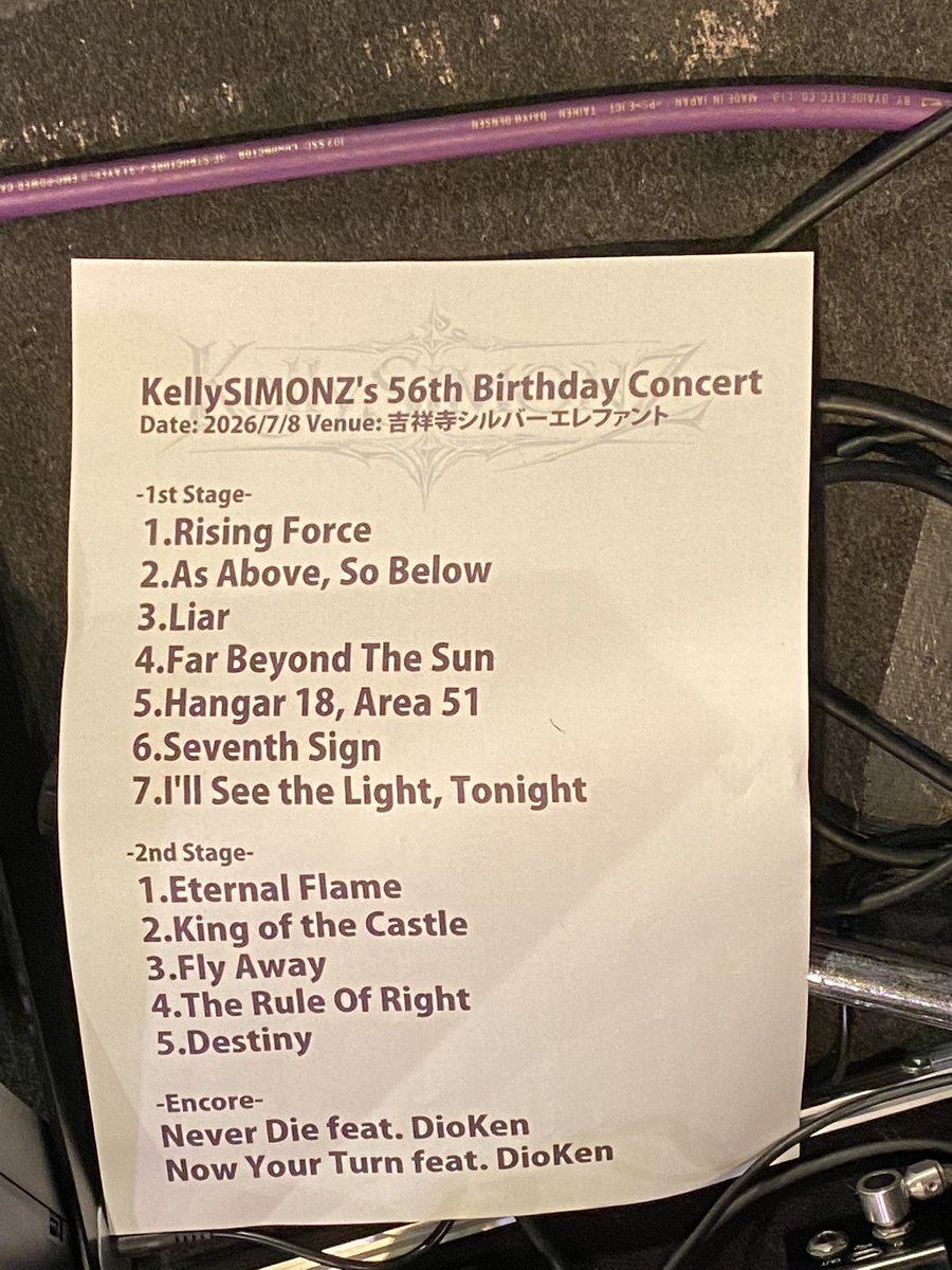 Hiroshi2k0714's tweet photo. 昨日は #KellySIMONZ さんの56th Birthday Liveに行ってきました。
Voには複数のRainbowカバーバンドでのパフォーマンスで馴染みのある #DioKen、BとKeyには #池尻家 のお二人、Dには #UnluckyMorpheus の #Fumiya 。ライブは2部構成になっており、1部がイングヴェイ、2部がKellyさんの楽曲でした。
何故、今回が初見なのか不思議なくらいだった。次回は10月末のTrilogy 40th Anniversary ライブに参戦します😄