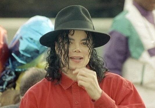babylovesmj's tweet photo. save me michael with minimal eye makeup / no eye makeup please SAVE ME. https://t.co/jdhDck9eDv