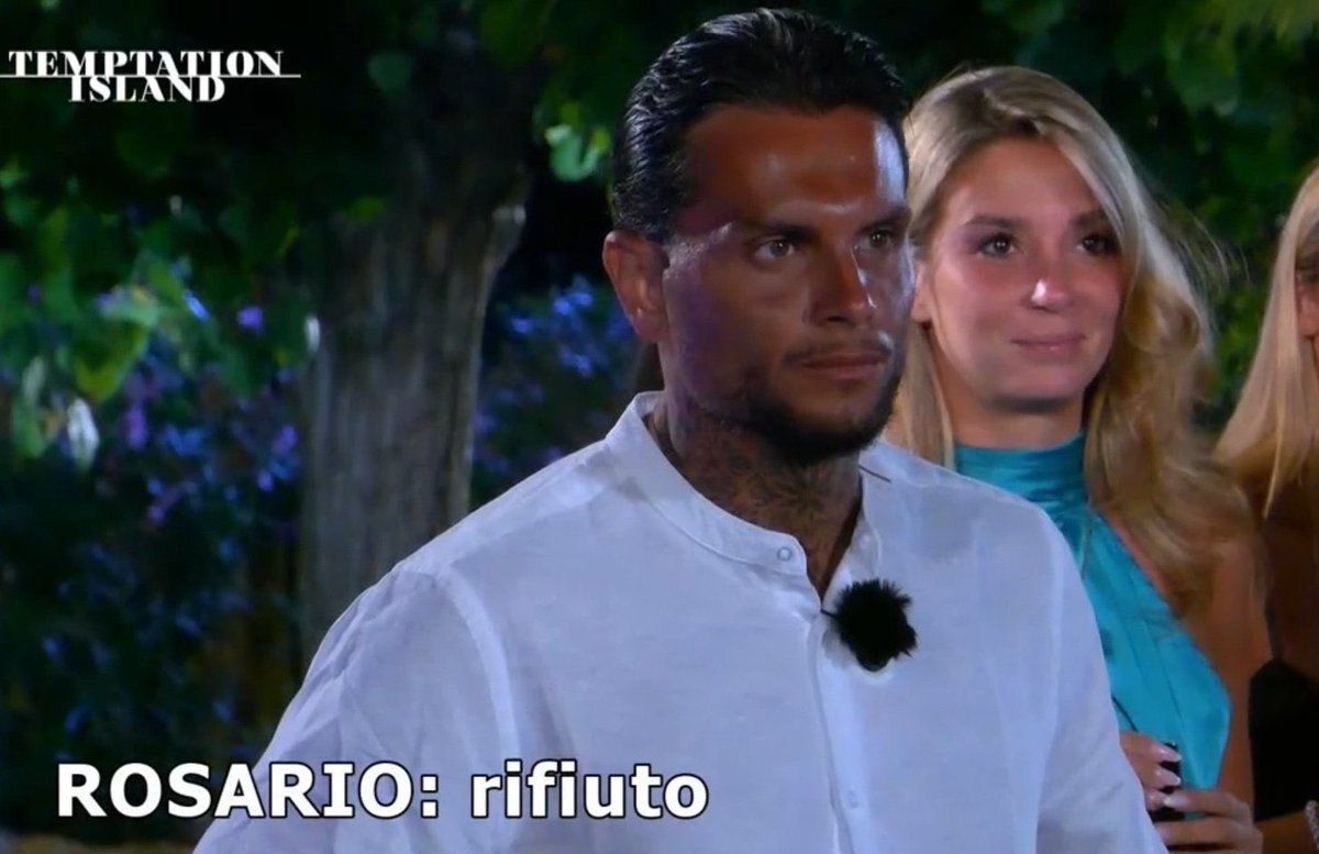 Dany03__'s tweet photo. ma bel ragazzo dove che è un cesso a pedali #temptationisland https://t.co/mEBwlfWk73