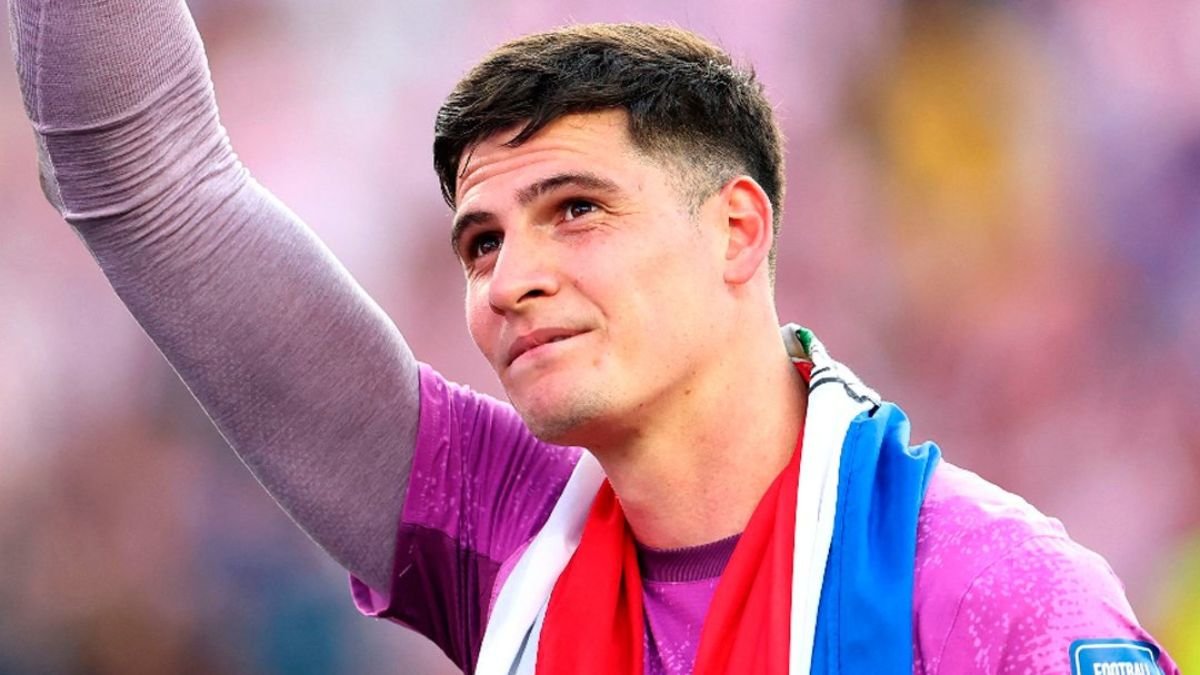 FutboolFichajes's tweet photo. 🤯🇵🇾 ATLÉTICO DE MADRID SE INTERESA EN EL FICHAJE DE ORLANDO GILL LUEGO DEL MUNDIAL. 

✅ El arquero paraguayo tiene grandes chances de abandonar San Lorenzo tras su rendimiento en la Copa del Mundo y el Colchonero, que busca alternativas en el arco, se suma a la lista de clubes interesados. 

👀 Manchester United, Aston Villa, Lazio, Udinese, Torino e Ipswich son otros de los equipos que buscan a Gill. 

💰 Está valuado en un monto cercano a los €7M.