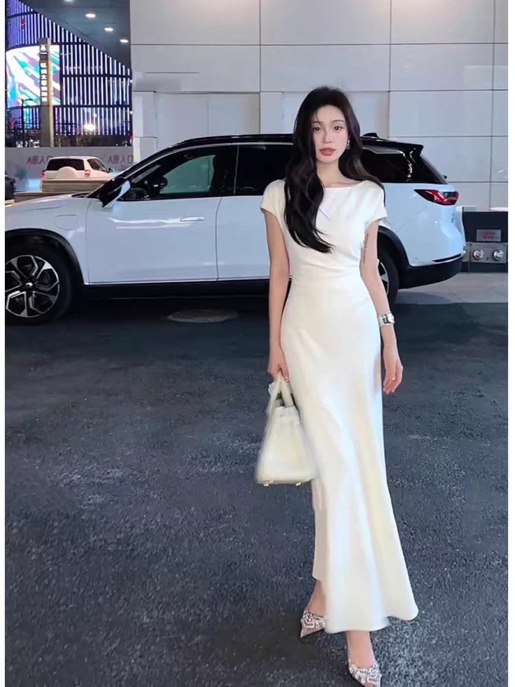 nachulog_'s tweet photo. White Satin Skirt🤍🪽
今年の夏絶対必要な白サテンスカート🫧 https://t.co/zpquVMPoYe