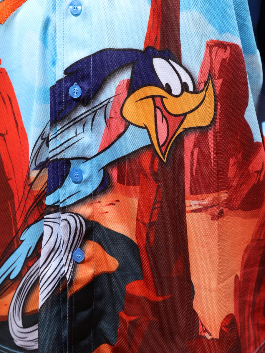ABQTopes's tweet photo. Should've taken a left at Albuquerque ↩️

Don't miss Looney Tunes Night on Sunday, July 19 with this 🔥 Looney Tunes Jersey giveaway for the first 2,000 fans - adults &amp; kids alike! Courtesy of @RioGrandeCU 

Gates Open at 4:30 PM 🎟️ https://t.co/Gw3qZSC79F https://t.co/j123c7VU80