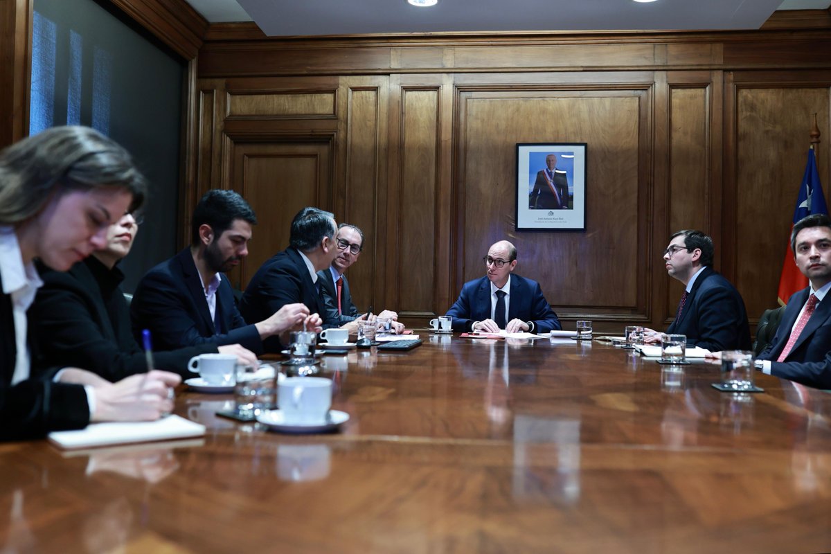 ippunab's tweet photo. El Observatorio del Crimen Organizado y Terrorismo sostuvo hoy una reunión con el ministro de Seguridad Pública, Martín Arrau.

Presentamos investigaciones y pusimos a disposición nuestras capacidades académicas para contribuir al fortalecimiento de la seguridad del país. https://t.co/qe8JQajJkB