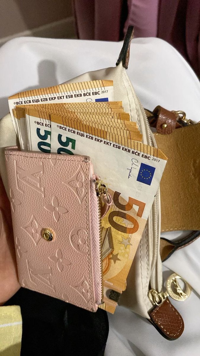 HerrinCrue7a's tweet photo. Die Tore stehen offen für diejenigen, die bereit sind, sich zu unterwerfen. Schickt mir eure Nachricht, beweist mir eure Loyalität durch einen Tribut und lasst euch in meinen Bann ziehen. Wer von euch ist der Nächste, der mir verfällt? ⛓️💸
#findom #sklave #geld #paypig #ns https://t.co/aktOwU78T5