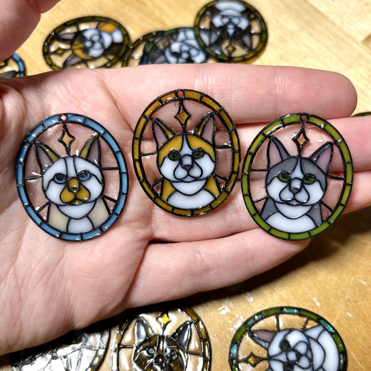chlosoup's tweet photo. Current WIP ✨ custom stained glass cat earrings 🐱 https://t.co/hu6DAcNkHS