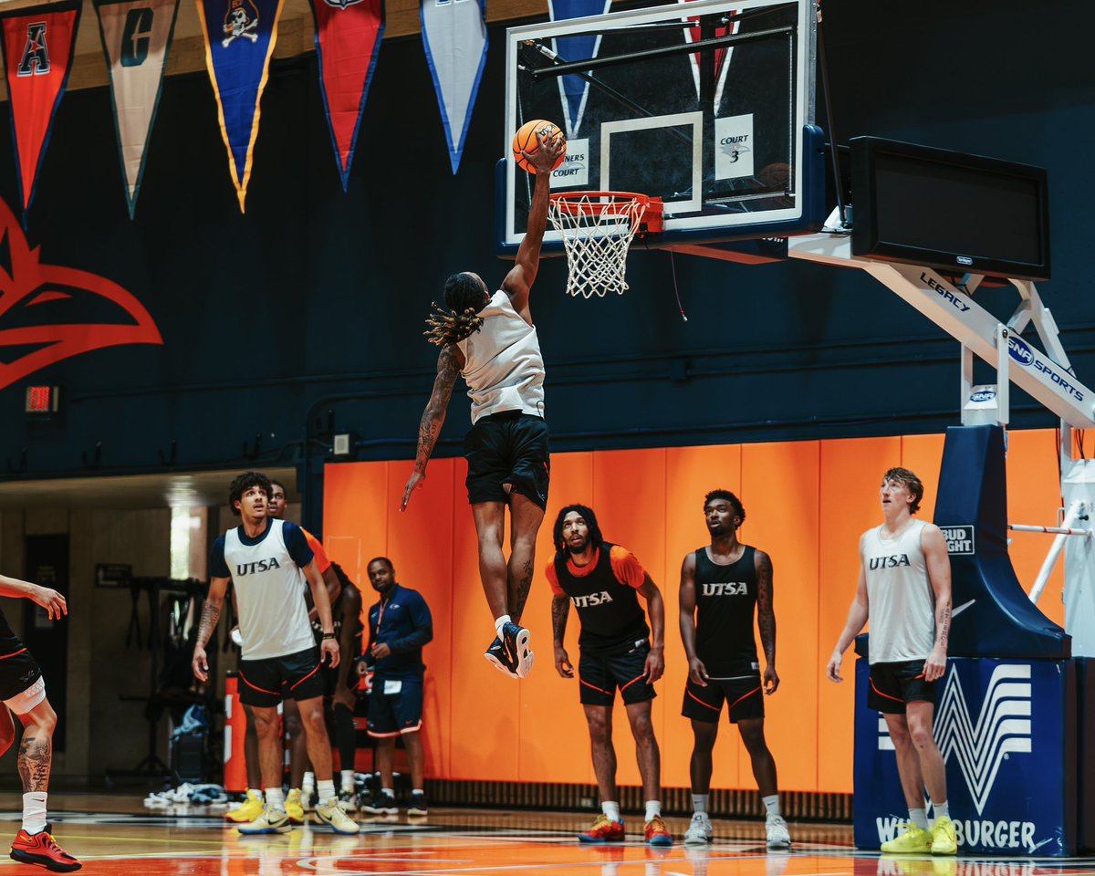 UTSAMBB tweet picture