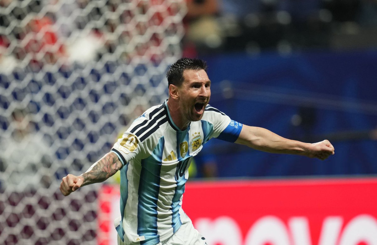 Thsale8's tweet photo. الانقليز مرشحه للقب لانها تمتلك سكواد قوي
فرنسا مرشحه للقب لانها تمتلك اقوى سكواد 
اسبانيا مرشحه للقب لانها تمتلك مواهب وسكواد قوي

الارجنتين مرشحه للقب لانها تمتلك الشايب ذو 39 سنه 🔥😨💙 https://t.co/fpCp4PBYFo