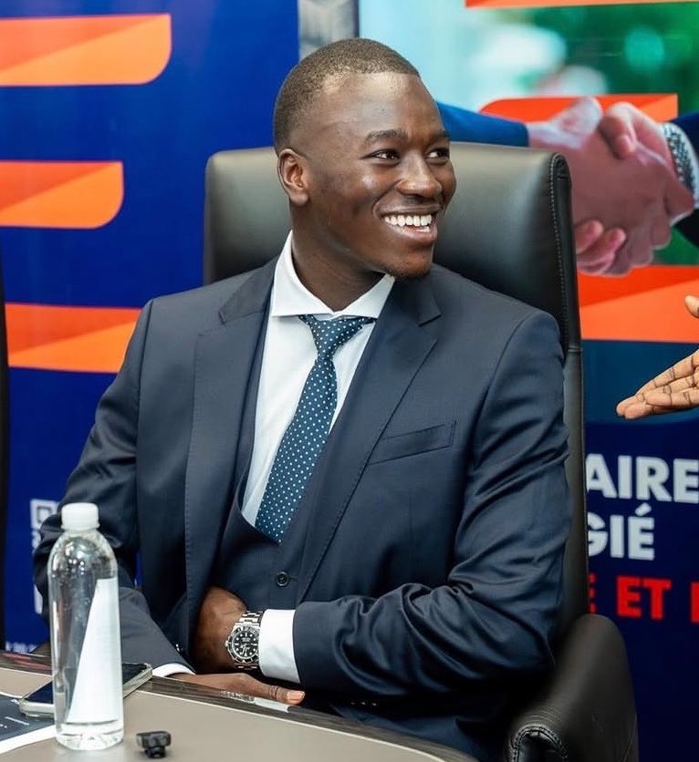 seydinaof's tweet photo. Ils veulent se débarrasser de la seule personne qui a osé dire les termes devant les médias 

Il dérange, il est devenu leur ennemi numéro. 

Personne ne va te toucher Pape Gueye. 

🇸🇳 https://t.co/y6x4l7XdAD