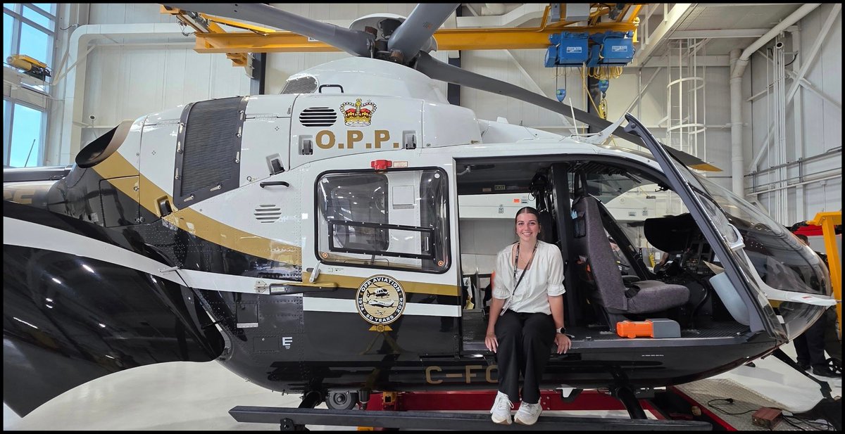 OPP_WR's tweet photo. Today’s adventure took us to OPP General Headquarters in Orillia, where #LambtonOPP #YIPI Student, Aliya, explored the #OPP Museum, checked out vintage police vehicles, got an up-close look at the OPP helicopter, sat in on a cybercrime presentation, toured the Orillia Provincial Communications Centre, and met several other YIPI students.
The Youth in Policing Initiative (YIPI) gives students the opportunity to explore the many career paths within policing, gain valuable hands-on experience, build meaningful connections, and create lasting friendships while serving their community. #CommunityEngagement #EmpoweringYouth ^jr
~
L’aventure d’aujourd’hui nous a menés au quartier général de la Police provinciale de l’Ontario (OPP) à Orillia, où Aliya, une étudiante du programme #YIPI de #LambtonOPP, a exploré le #Musée de l’OPP, admiré des véhicules de police d’époque, observé de près l’hélicoptère de l’OPP, assisté à une présentation sur la cybercriminalité, visité le Centre provincial de communications d’Orillia et rencontré plusieurs autres étudiants du programme YIPI.
L’initiative « Youth in Policing » (YIPI) offre aux élèves l’occasion d’explorer les nombreux parcours professionnels au sein des services de police, d’acquérir une expérience pratique précieuse, de nouer des liens significatifs et de créer des amitiés durables tout en servant leur communauté. #EngagementCommunautaire #AutonomisationDesJeunes ^jr