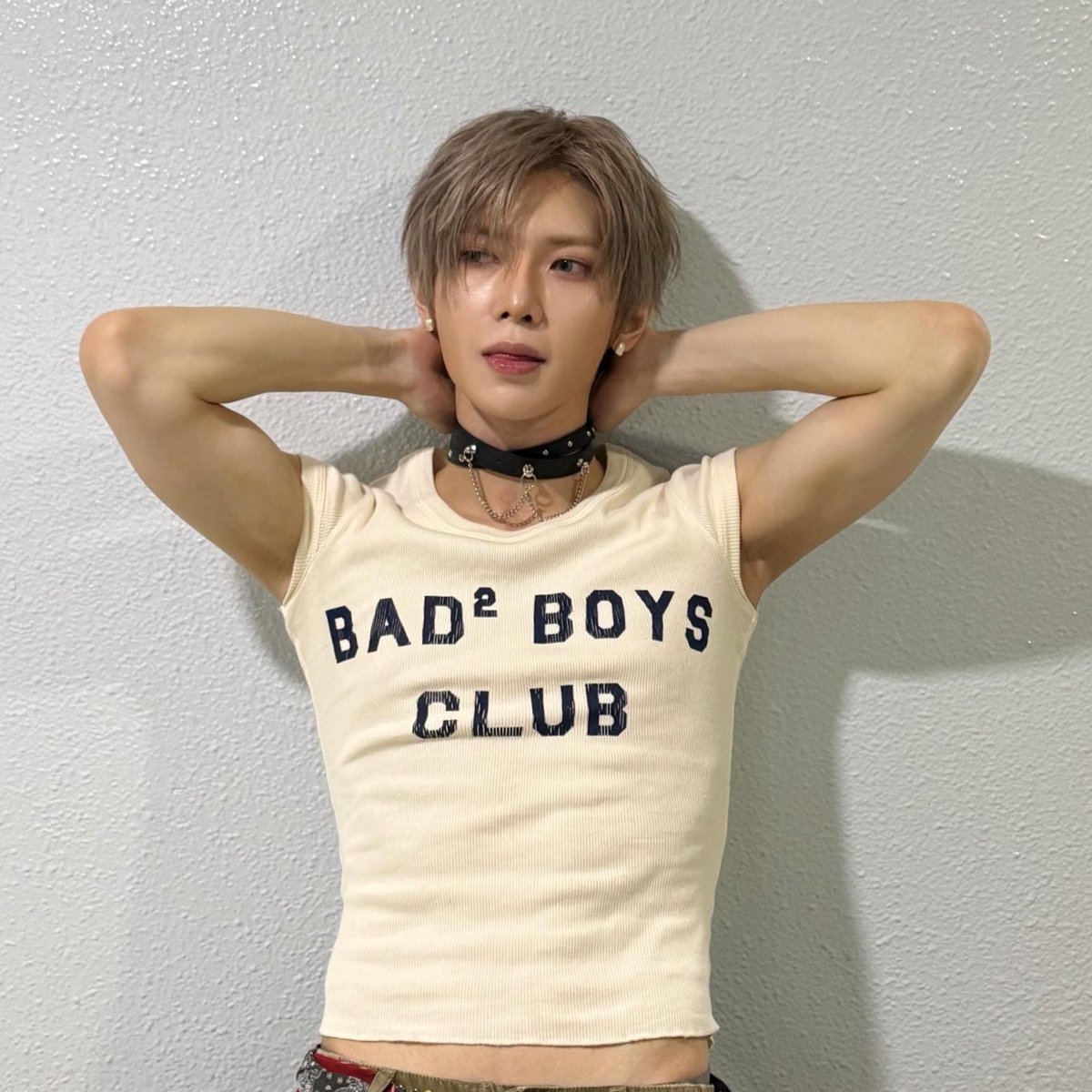 yunhojdaily's tweet photo. WHOEVER KEEPS PUTTING ATEEZ IN COLLARS KEEP EM COMIN! https://t.co/OlfJg0sTi8