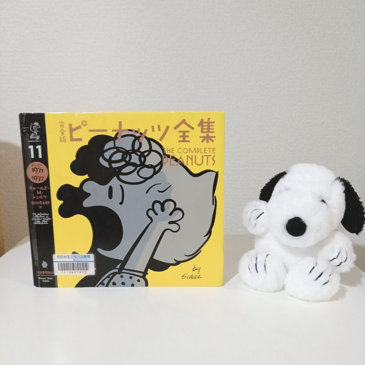 lovemeflowerly's tweet photo. スヌーピー、「渡り」が不安なウッドストックに付き添って一緒に旅に出ます（1972年11月17日〜）。ルーシーにバカにされても知らんぷり。1970年11月にも似たお話がありました。「負け組の味方」スヌーピーのやさしいエピソード。こんなスヌーピーとシュルツさんが大好きです

#完全版ピーナッツ全集 11 https://t.co/uLUuHDwPNQ