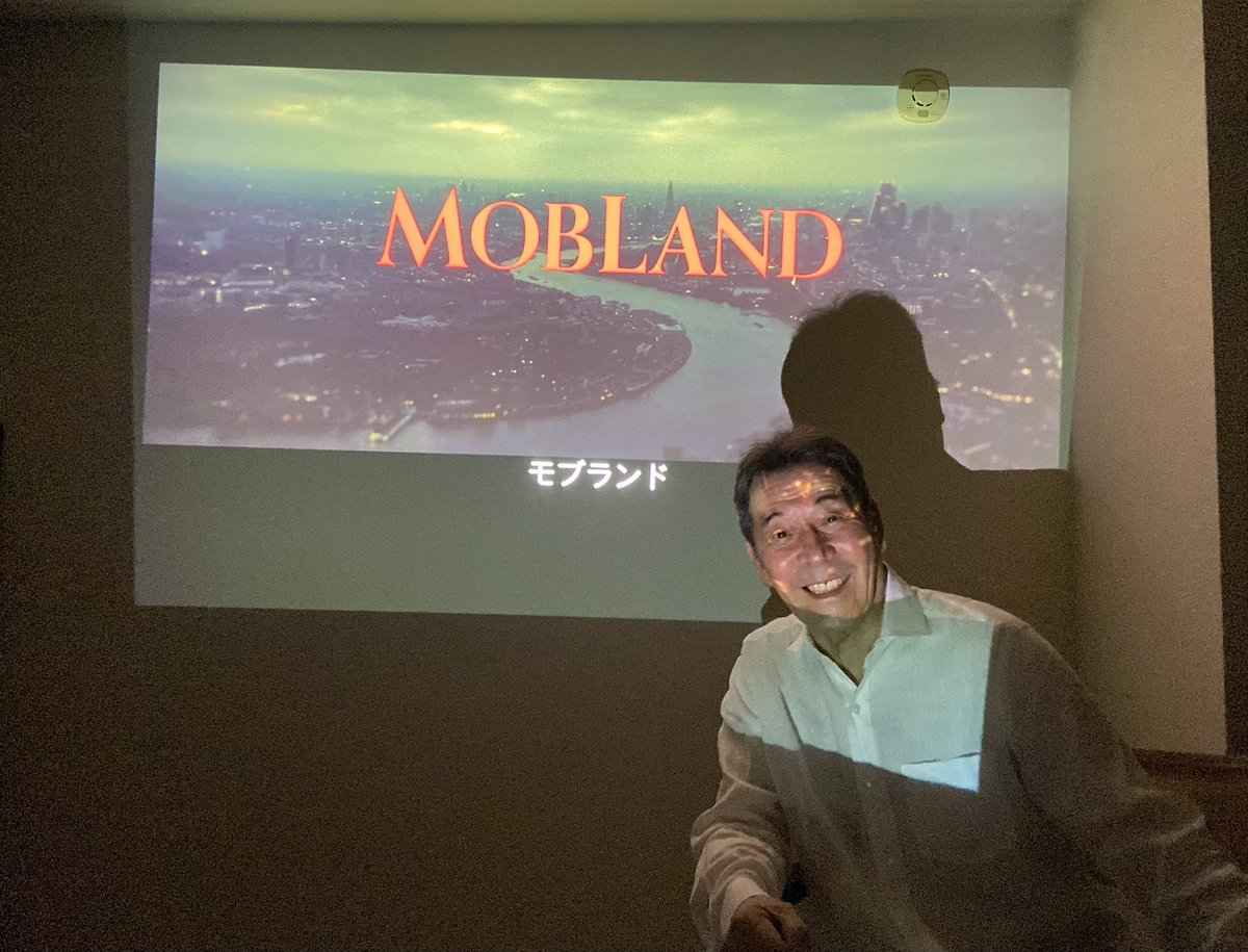JunInoue20's tweet photo. グッモー✌️私の好みの作品紹介。Netflixで配信中「Mob Land」ギャングの抗争を描いた作品。ハマってます。主役はトム・ハーデイ、豪華俳優が参加しているが、中でもボス夫婦のP・ブロスナンとH・ミレンが“怪演“してる👏。まだご覧になってない方一度観て下さい。只今“怪演(開演)“中。ははは🤗 https://t.co/kiuGQ934TP