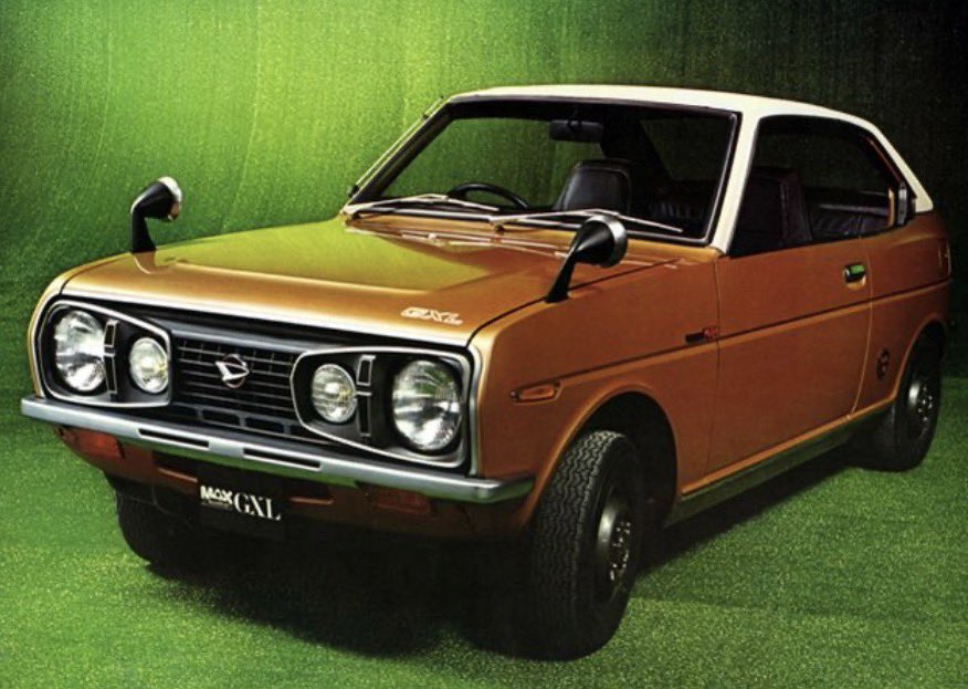 redbellett's tweet photo. #子供の頃に怖いと思った車 
ダイハツフェローMAX
規格の丸ライトなのに妙に目力があり、2スト独特の音を響かせて此方に向かって走る姿は今は大好物ですが、子供の頃は何度も夢にでて魘される位怖かった💧 https://t.co/vAy0567b2P
