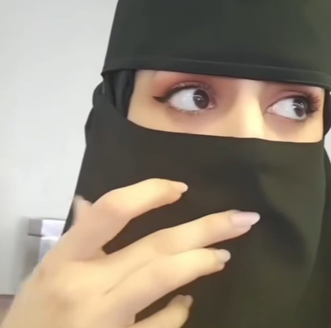 LureyaAlReem's tweet photo. فيه احد صاحي ولا نايمين 👀😇 https://t.co/T9cTdO8yJ9