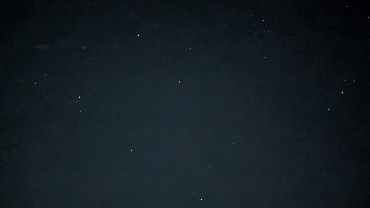 masterofsun4832's tweet photo. #グルーヴ929

♬見上げてご覧
夜の星💫を

スマホだと 判り辛いと 思われます
昨夜の 我が家から 夜空の 眺めです https://t.co/obnogXKfwZ