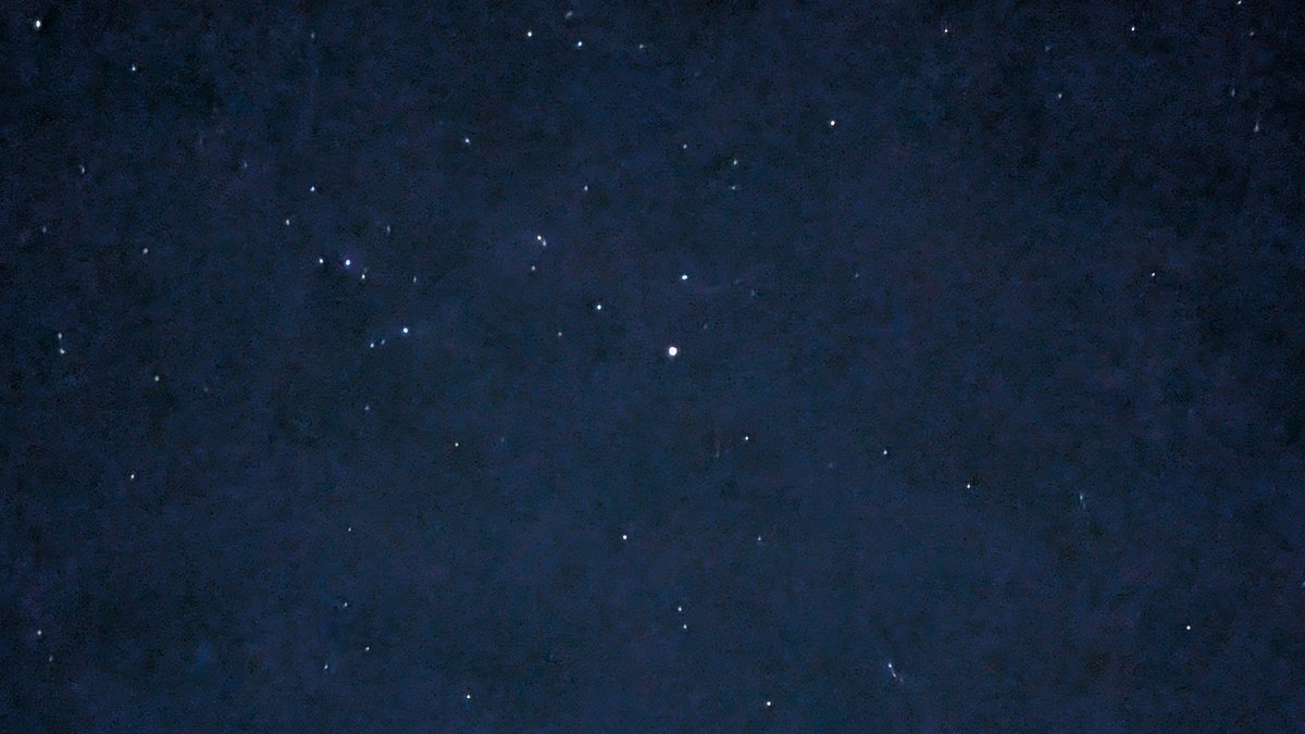 masterofsun4832's tweet photo. #グルーヴ929

♬見上げてご覧
夜の星💫を

スマホだと 判り辛いと 思われます
昨夜の 我が家から 夜空の 眺めです https://t.co/obnogXKfwZ