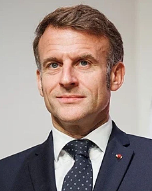 AzizHassoumi's tweet photo. A moins de 8 ans, macron a détruit ce que la France a construite pendant des siècles.

même les pays de l'OTAN voient la France comme un état Terroriste et personne ne souhaite Nouer des relations avec un pays qui finit toujours par trahir.

Ce n'est que le début du cauchemar 🇨🇵 https://t.co/fnYo25zOZ0