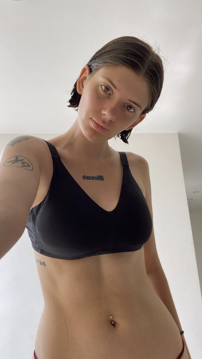 imlaylita's tweet photo. 2024 VS 2026 😏 do I look better or worse? https://t.co/wfQsAqBCN1