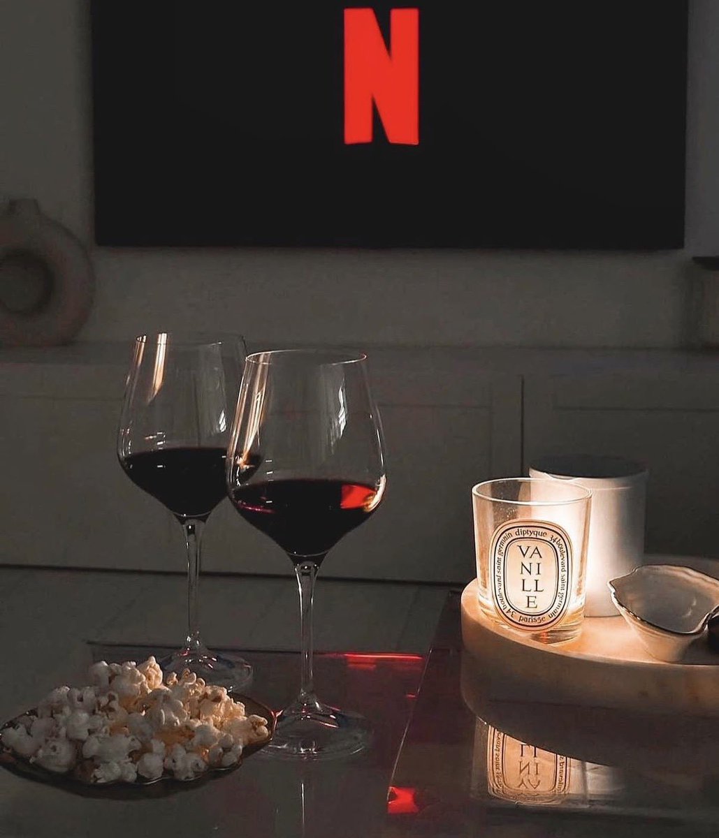 Veloreapp's tweet photo. Flowers, pillow fights and late-night wine with the right company.
Soft life, pretty details and memories worth keeping. ❤️✨

#Velore #SoftLife #LuxuryLifestyle #ForMyBarbie #PrivateVerifiedExclusive https://t.co/t9NitYpwHE