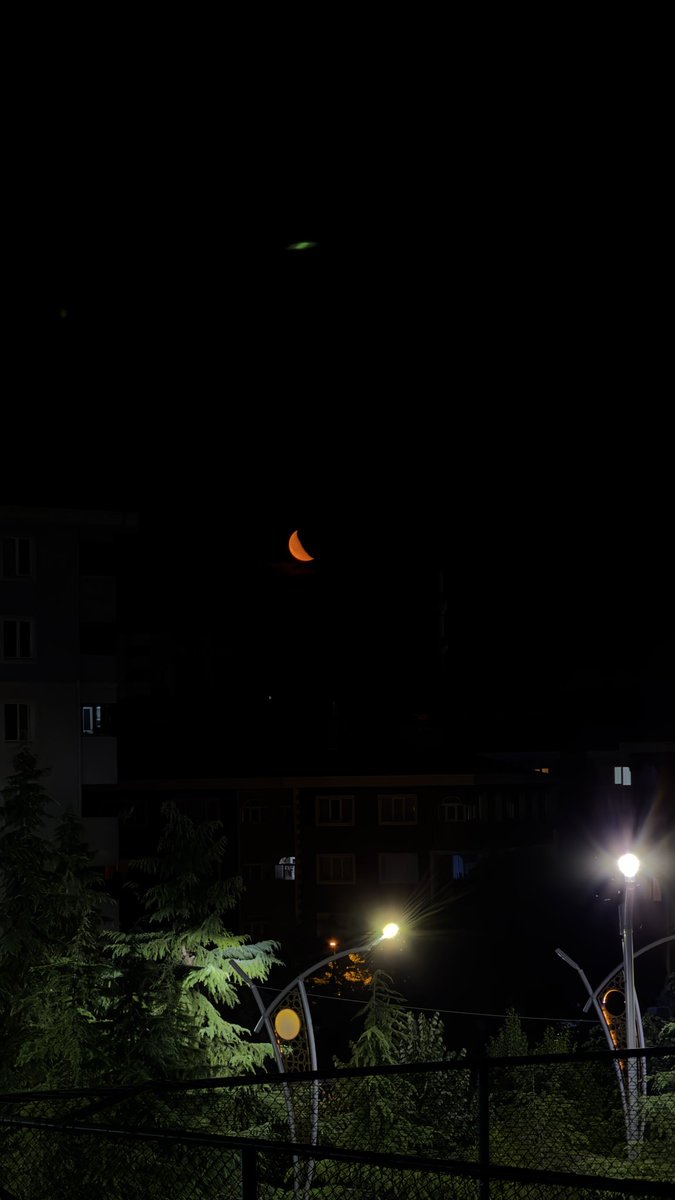 ilker_ergn's tweet photo. 🌓📸 https://t.co/qWhUV2HJcW
