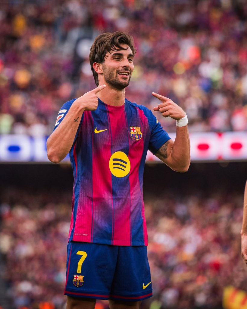 aelinreader's tweet photo. el clásico na minha cama https://t.co/A6Qx0oGuHV