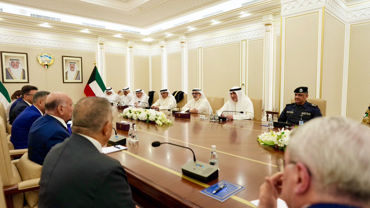 Iraqimofa's tweet photo. وزير الخارجية يلتقي النائب الأول لرئيس مجلس الوزراء ووزير الداخلية الكويتي – وزارة الخارجية العراقية https://t.co/hgb1PsSAc4 https://t.co/WgmL9qvwzy