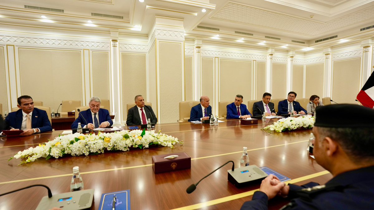 Iraqimofa's tweet photo. وزير الخارجية يلتقي النائب الأول لرئيس مجلس الوزراء ووزير الداخلية الكويتي – وزارة الخارجية العراقية https://t.co/hgb1PsSAc4 https://t.co/WgmL9qvwzy