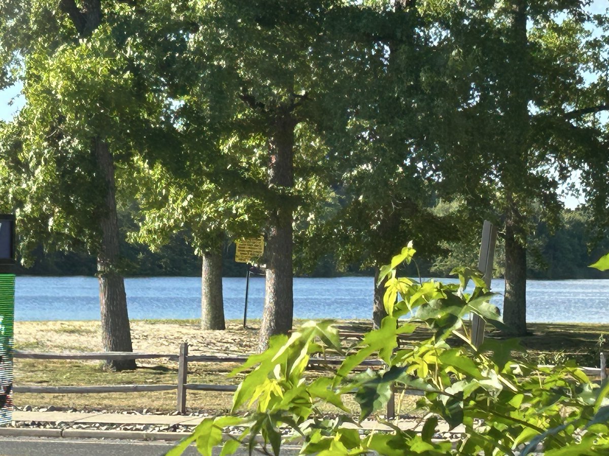 ConservativeGG3's tweet photo. Time to be smart and study for the PRAXIS II.
At least I have a beautiful view of the lake!! 😍📖🖤
#Lake #PRAXIS #GradSchool https://t.co/nGR9AaVWir
