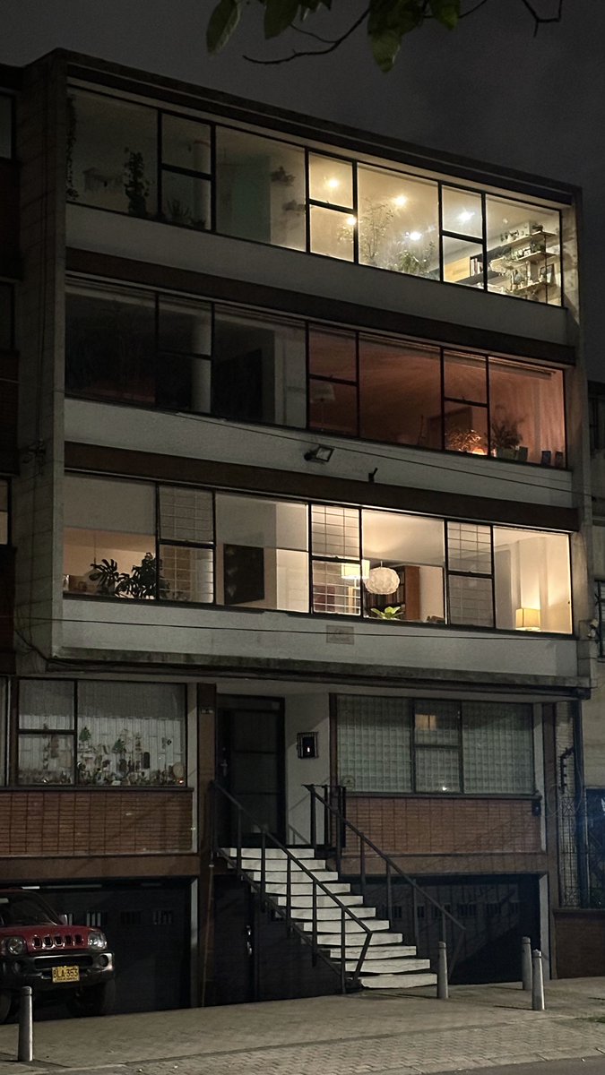4r2RTwo's tweet photo. Un apartamento en el Parkway, un novio, a pelo y ahorrar para irnos un mes   a Japón  es todo lo que me sanaría en este momento. https://t.co/0x7mHsOVtK