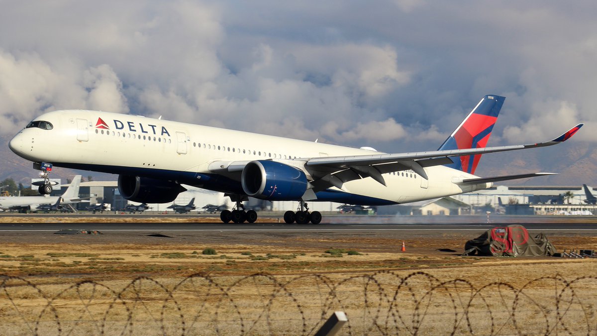 Seba_Spotter_CL's tweet photo. Airbus A350-941 (N510DN) of Delta Airlines, landing on runway 17L at Arturo Merino Benitez International Airport, Santiago, Chile | SCEL
-
-
#avgeek #planespotting #aviationlovers #aviationgeek #aviationphotography #spotting #spotters #aviation https://t.co/hcv2fe2VMt