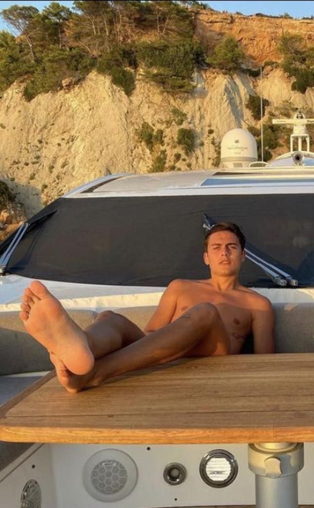 nickskj22's tweet photo. Wow, Dybala...

#malefeet #barefeet https://t.co/GvfSd1V4hn