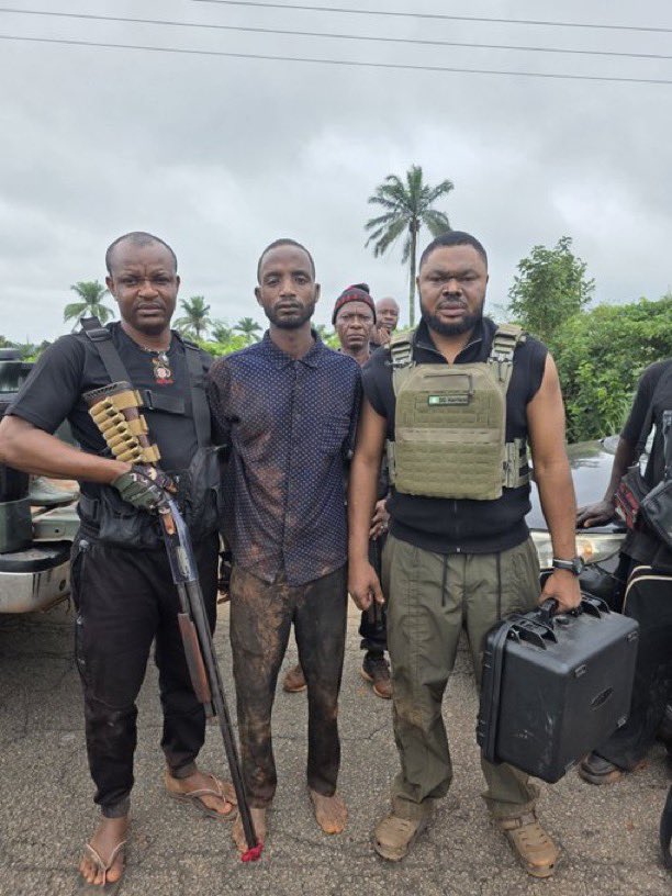 ParallelFacts's tweet photo. Notorious Terrorist and Kidnap Kingpin Abubakar Usman Captured in Delta Forest https://t.co/rqO0zgzuBf https://t.co/ULCvGXuaQx