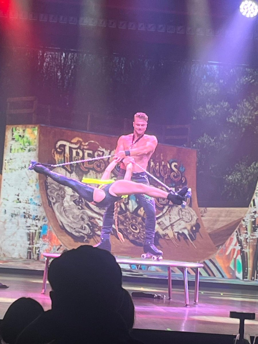 06livi's tweet photo. Benidorm Palace show is incredible and a much watch. Everyone was amazing! The man who was singing doesn't get enough credit!!! @benidorm_palace https://t.co/CBSY4tKkin