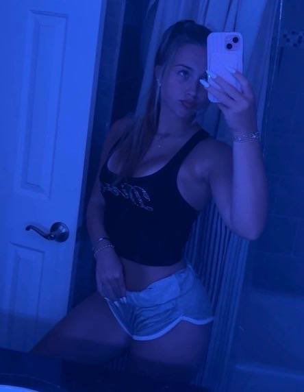 1gooner1019's tweet photo. Abby champ🍑 https://t.co/AcpYJskxc9