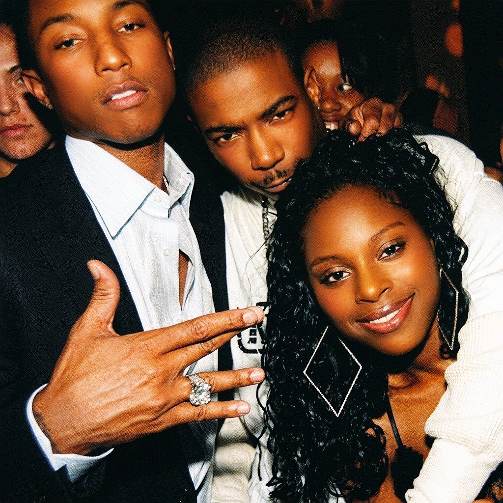 foxyarchives's tweet photo. RARE picture of pharrell, ja rule and foxy brown in 2003. https://t.co/caP4IYUjIP