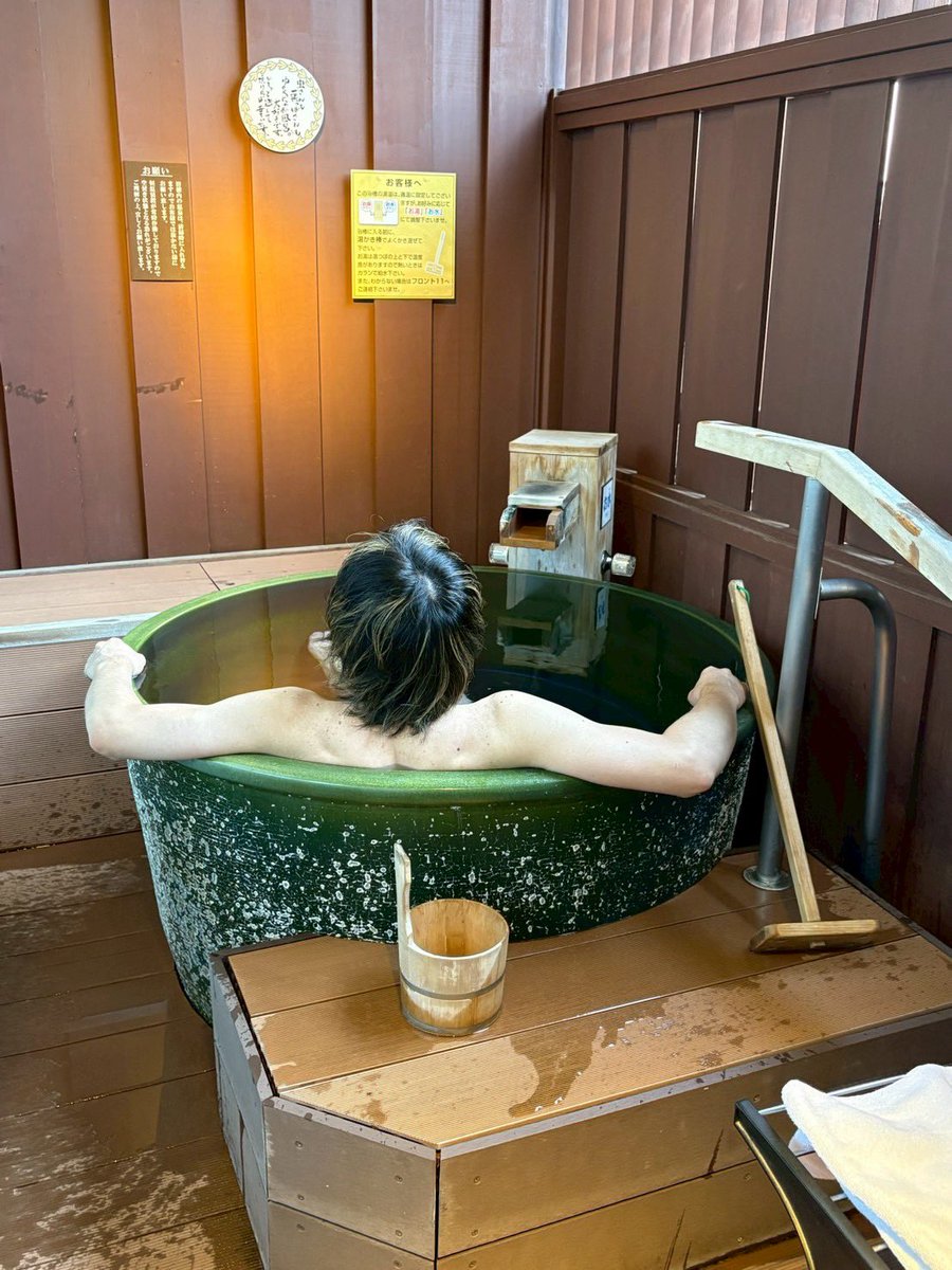 root19_links's tweet photo. 結婚して9年経ったらしいのでお祝いで加賀の室内露天風呂付旅館へ行ってきました♨️
ノドグロがたまげるくらい美味かった https://t.co/4EW59XghZE