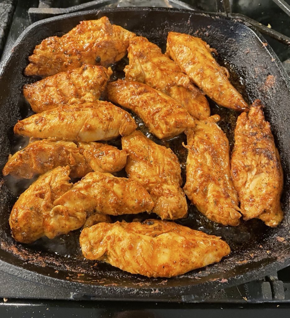 DeanTTraining's tweet photo. This is the greatest chicken seasoning I’ve ever tasted in my life

I cook the chicken in an air fryer or on a cast iron skillet

It goes with EVERYTHING

IMPOSSIBLE TO BEAT! https://t.co/QM5ghGAt7w