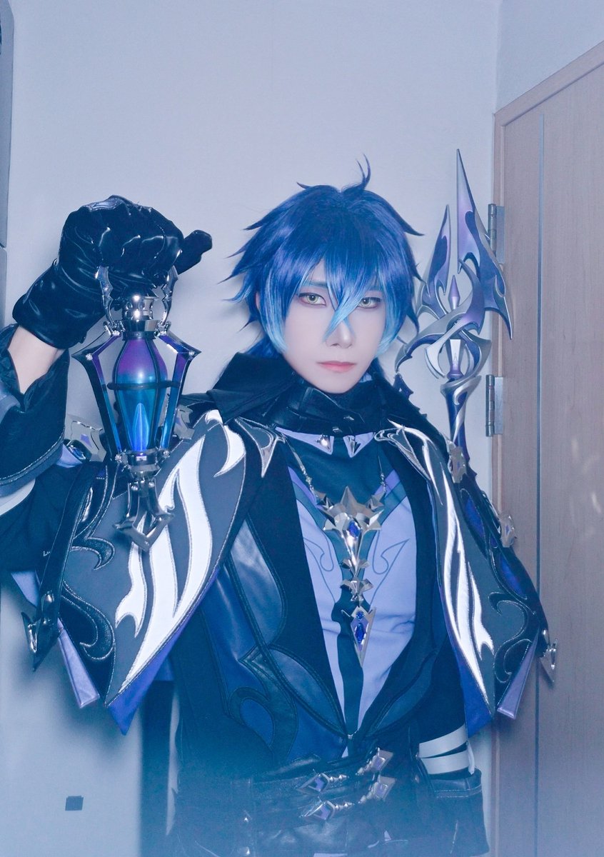 changcheon_cos's tweet photo. 한여름에 플린스 코스프레 하기 😇🕯⚡️

#Flins #菲林斯 #GenshinImpact #cosplay #HoYocreators https://t.co/e5SedzyCdS