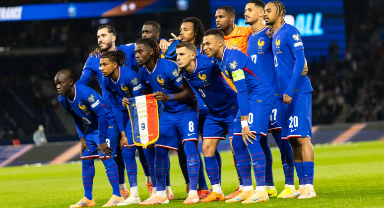 Merry900216's tweet photo. From the group stage to the quarter-finals, the "Gallic Roosters" have proven time and again that we are the best! Mbappé’s goals, the team’s defensive effort, and that never-say-die spirit of the "Blue, White, and Red" squad...
Tonight, we face Morocco—see you in the semi-finals!