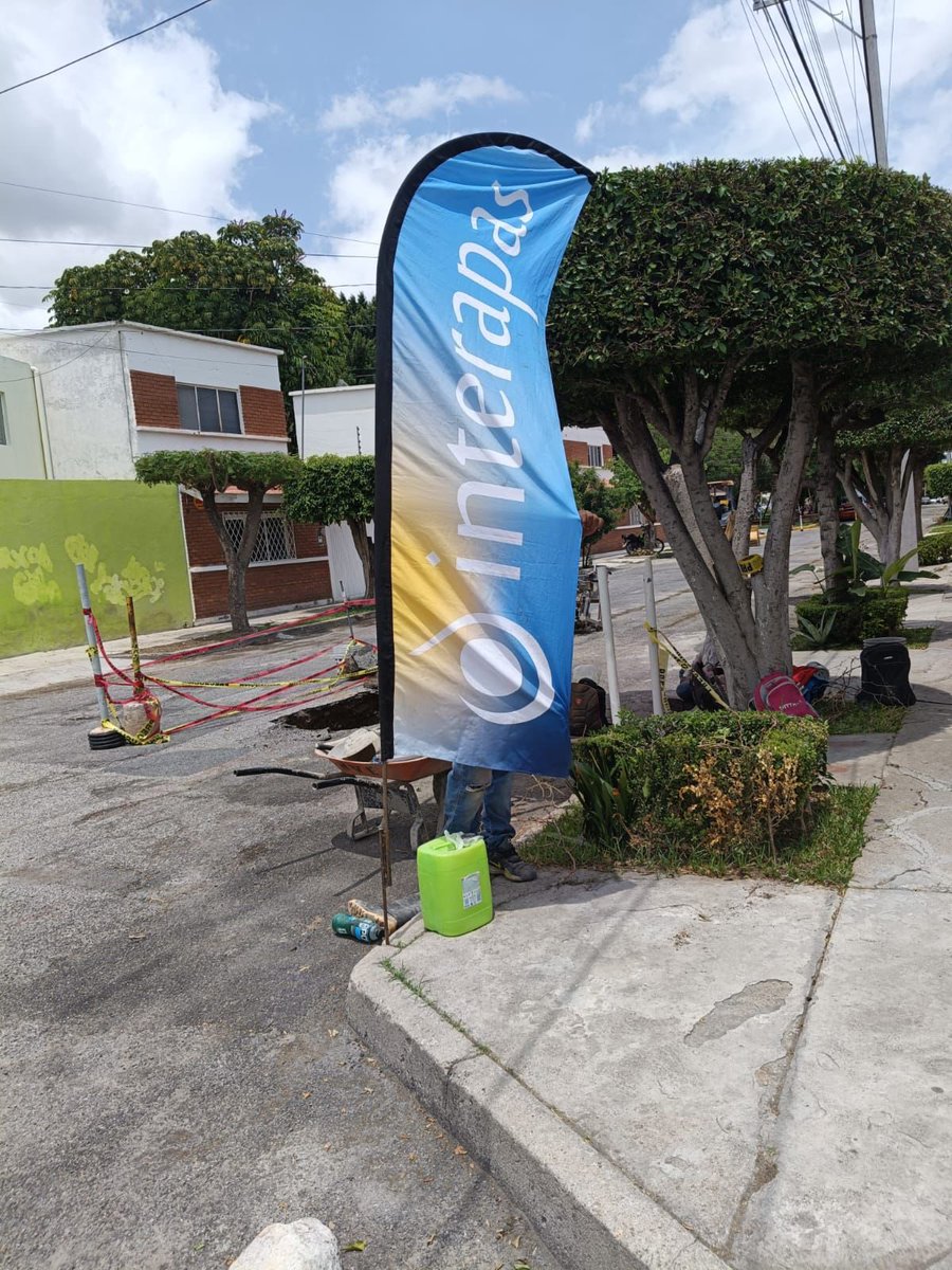 Interapas's tweet photo. 🚧💦¡Iniciamos una nueva obra para fortalecer el drenaje!

👷 En la colonia La Victoria comenzamos la rehabilitación de 77 metros del colector sanitario sobre la calle 📍 Albino García, lo que ayudará a mejorar el funcionamiento de la red de drenaje.

#ObrasPrioritarias https://t.co/YemDiaRniQ