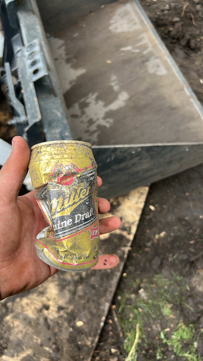 TobyTheRhino's tweet photo. Found this on the job site. I think God is telling me to pound a case when I get home. https://t.co/TxzB0q7cCZ