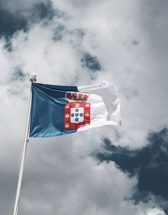 hp_ayan's tweet photo. Off topic: si Portugal fuera un color sería sin duda el azul 

Que cambiasen su bandera histórica al proclamar la república fue un verdadero sacrilegio https://t.co/RYYc7MMT3x