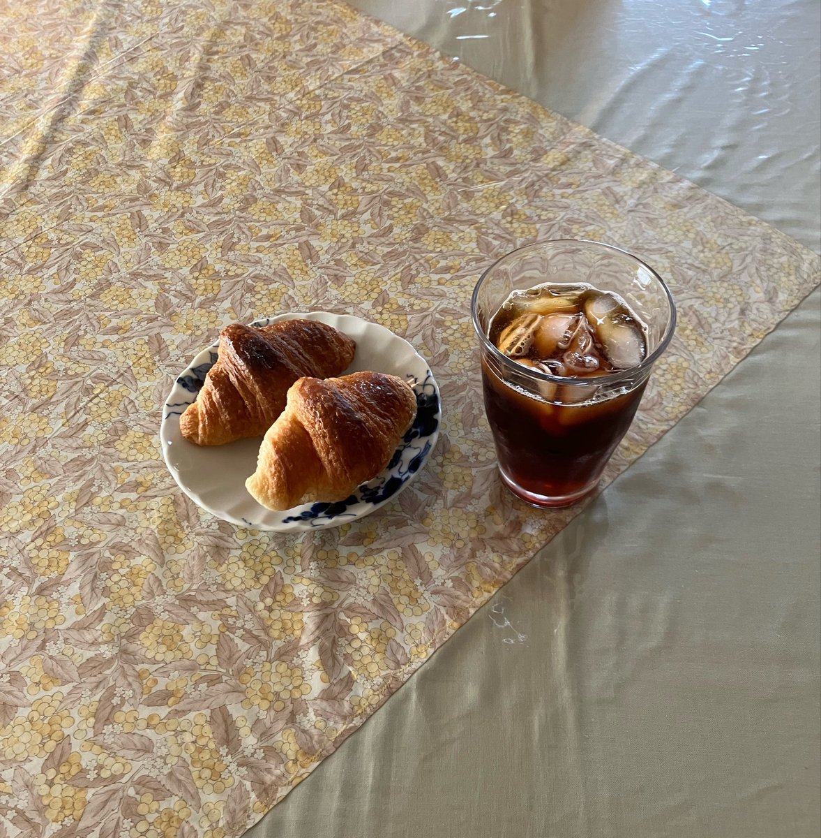 MontKuma's tweet photo. おはようございます☀

今朝はケニア🇰🇪カリンドゥンドゥ中深煎りを急冷アイスで

朝から陽射しが強くて冷たいコーヒーが飲みたくなりました。

昨日、今年1月に亡くなった母の相続手続きがほぼ終わりました。相続って相続人が多いと面倒ですね。長かった…

木曜日 https://t.co/0iyalN1qBh