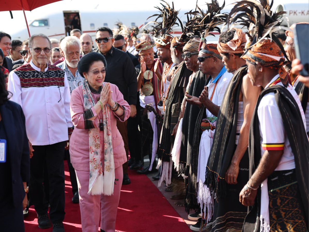 GunRomli's tweet photo. Selama kunjungannya, Ibu Megawati dijadwalkan mengadakan pertemuan bilateral dengan Presiden Jose Ramos-Horta serta Perdana Menteri Xanana Gusmao. Rangkaian lawatan ini juga diisi dengan kunjungan ke situs bersejarah.

"Ibu Megawati menerima penghargaan ini atas jasanya membuka peta jalan menuju rekonsiliasi antara Indonesia dan Timor Leste, tatkala pada 20 Mei 2002, sebagai Presiden Republik Indonesia, beliau mengunjungi Timor Leste untuk menghadiri peringatan hari kemerdekaan Timor Leste," kata Sekretaris Jenderal PDI Perjuangan, Hasto Kristiyanto, dalam keterangannya kepada media massa pada Kamis (4/6/2026).

Foto: Monang Sinaga