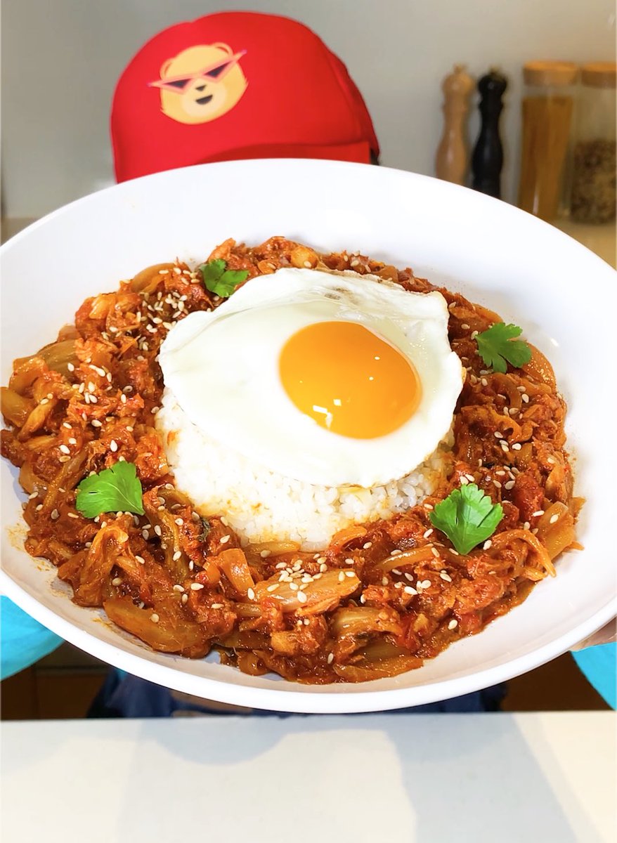 HungrrryTeddy's tweet photo. Any kimchi fans? I’ve just posted a recipe for wok-fried kimchi tuna served over garlic fried rice. It’s a good way make use of cheap ingredients. 
The full recipe is in the video description.
Give it a try! 
https://t.co/3rttOUdWLm

#food #cooking #recipe #kimchi #rice https://t.co/IUl9L00MSV