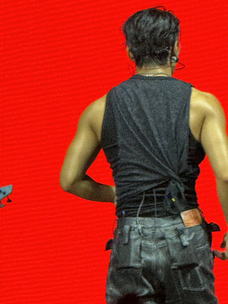 marycaibo's tweet photo. WAIST!!! You will never catch me not taking pictures of his waist #san #rir #atee https://t.co/raegqZE0lu