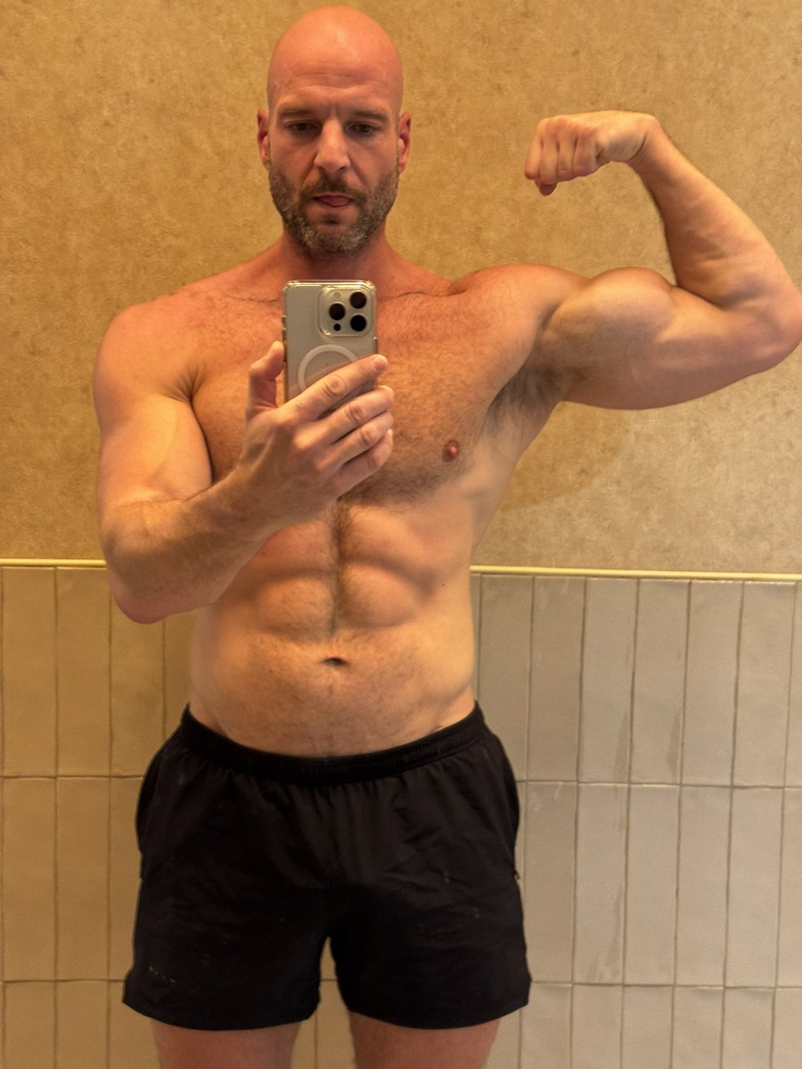 Atlas_King_x's tweet photo. Repost if you’d like to be my workout partner 💪🏼 https://t.co/il599afDJ7